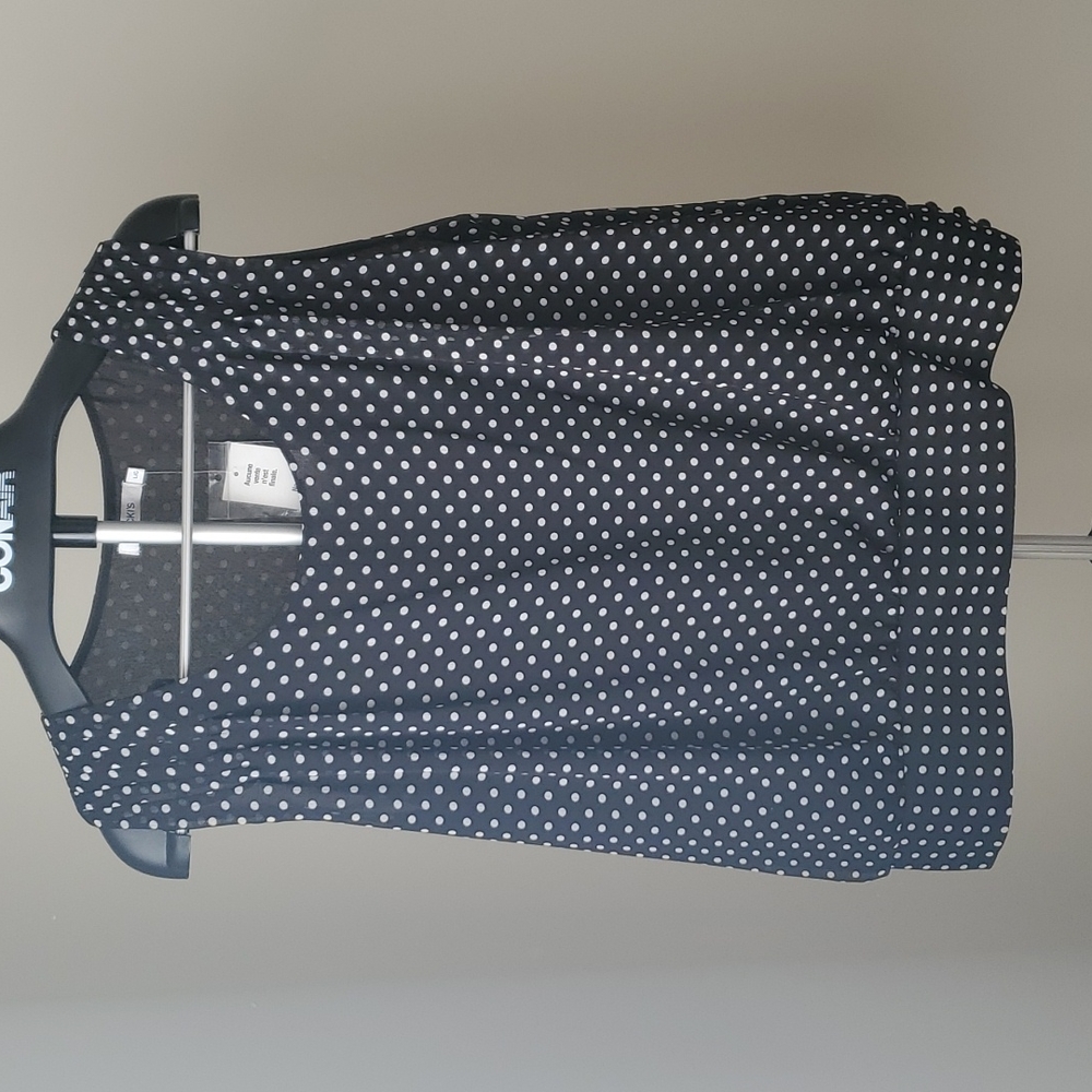 Black and white Ricki's polka dotted top with pleated shoulders in size L, NWT